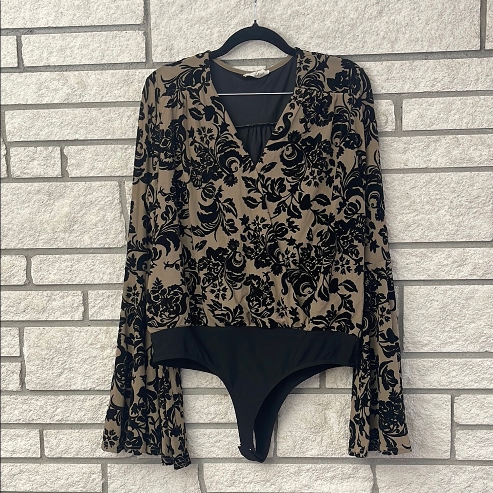 Chic Floral Bodysuit in Black and Tan